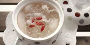 银耳炖燕窝