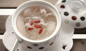 银耳炖燕窝